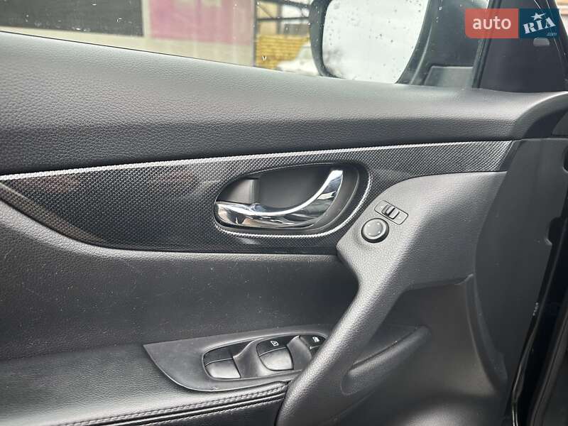 Внедорожник / Кроссовер Nissan Rogue 2014 в Запорожье