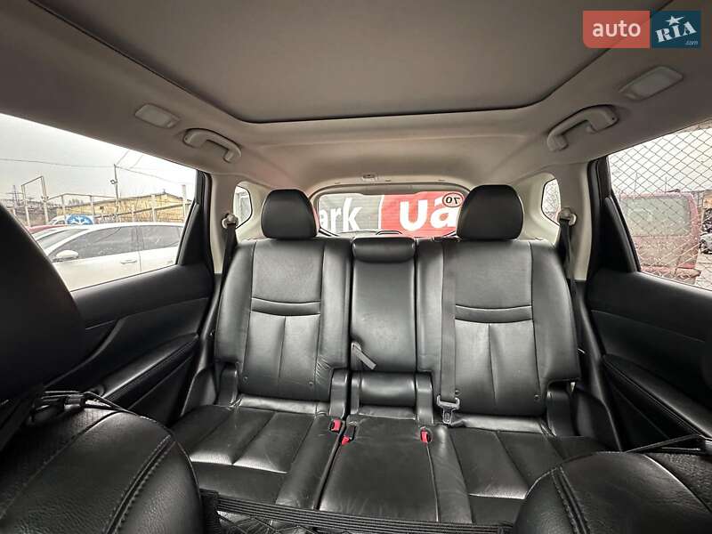 Внедорожник / Кроссовер Nissan Rogue 2014 в Запорожье