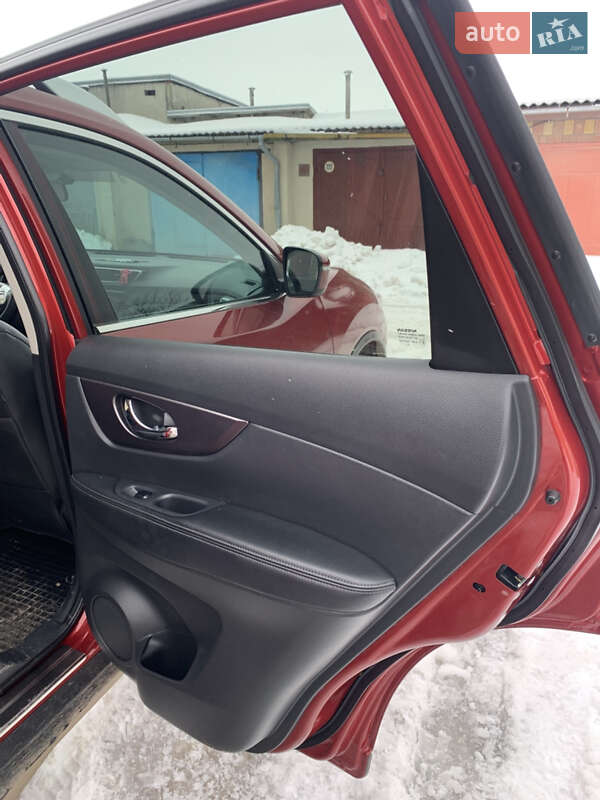 Внедорожник / Кроссовер Nissan Rogue 2016 в Чорткове