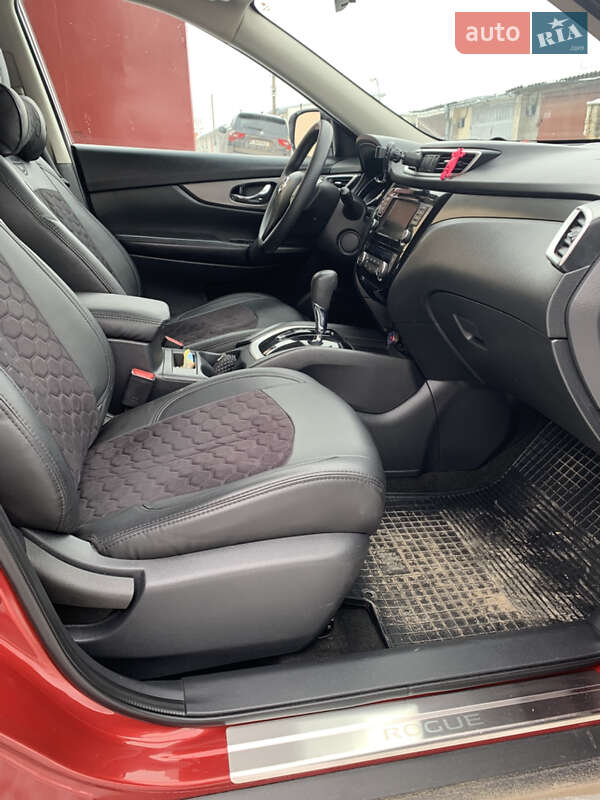 Внедорожник / Кроссовер Nissan Rogue 2016 в Чорткове