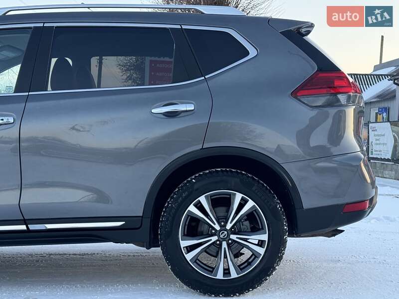 Внедорожник / Кроссовер Nissan Rogue 2016 в Хороле