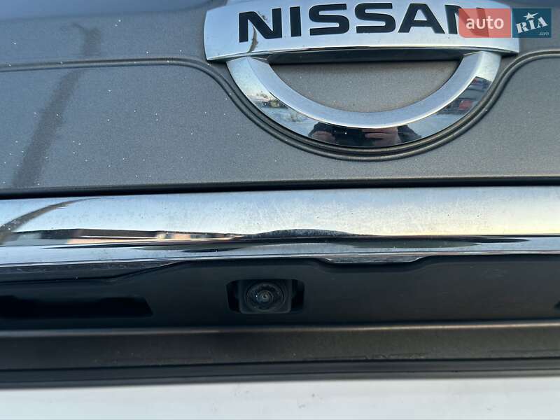 Внедорожник / Кроссовер Nissan Rogue 2016 в Хороле