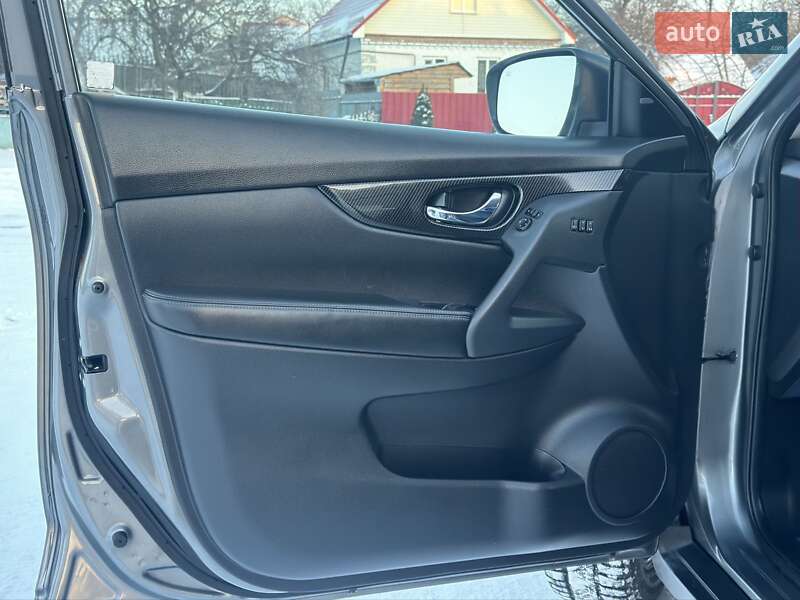 Внедорожник / Кроссовер Nissan Rogue 2016 в Хороле