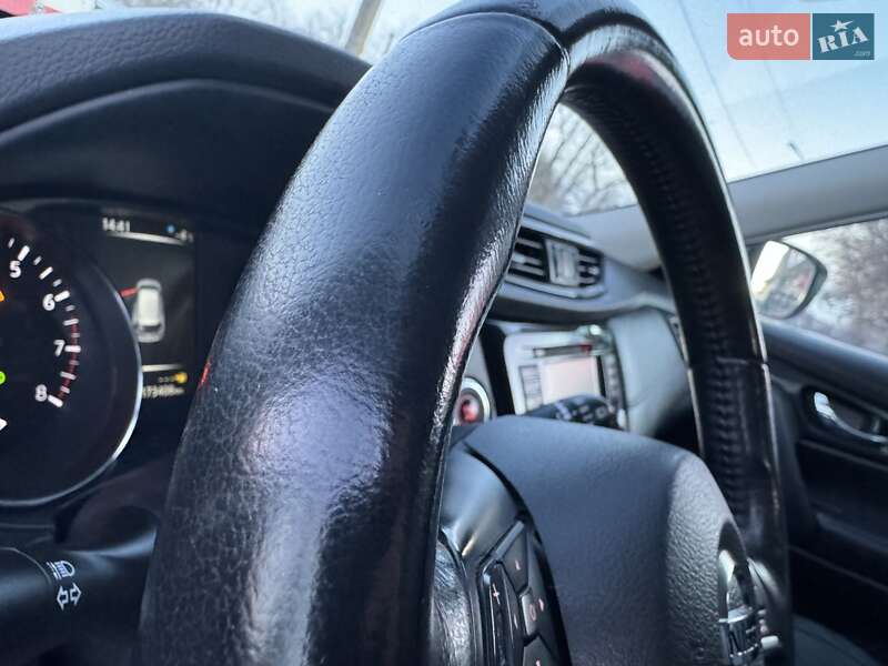 Внедорожник / Кроссовер Nissan Rogue 2016 в Хороле