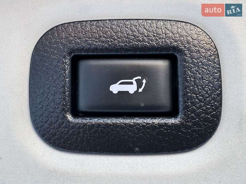 Внедорожник / Кроссовер Nissan Rogue 2016 в Хороле