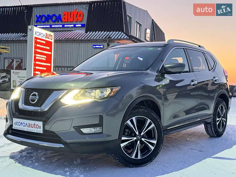 Внедорожник / Кроссовер Nissan Rogue 2016 в Хороле