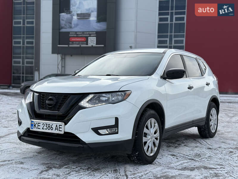 Внедорожник / Кроссовер Nissan Rogue 2016 в Киеве