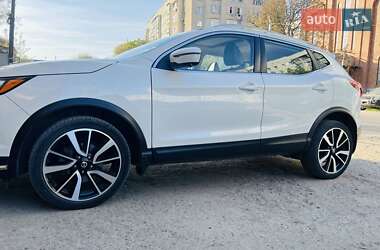 Внедорожник / Кроссовер Nissan Rogue 2018 в Черновцах