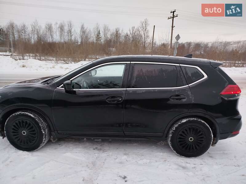 Внедорожник / Кроссовер Nissan Rogue 2017 в Сарнах