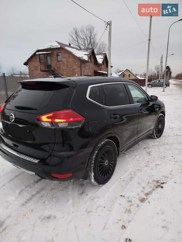 Внедорожник / Кроссовер Nissan Rogue 2017 в Сарнах