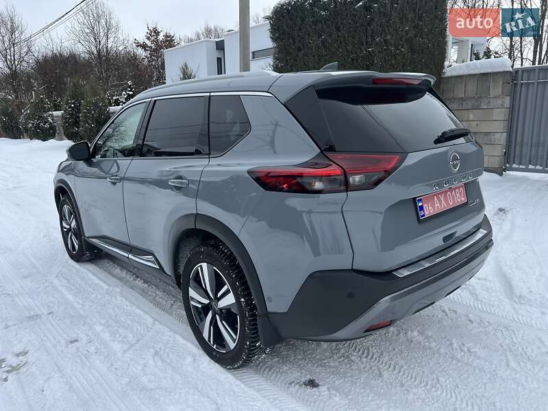 Внедорожник / Кроссовер Nissan Rogue 2023 в Киеве