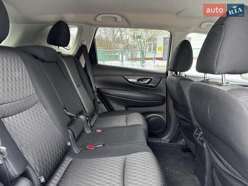 Внедорожник / Кроссовер Nissan Rogue 2016 в Киеве