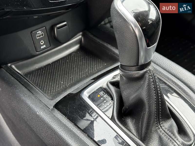 Внедорожник / Кроссовер Nissan Rogue 2016 в Киеве