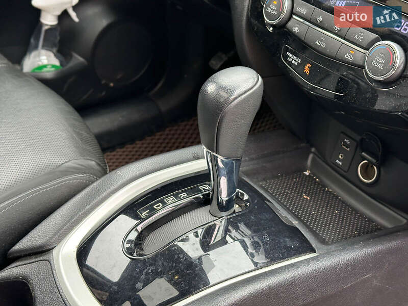 Внедорожник / Кроссовер Nissan Rogue 2014 в Одессе