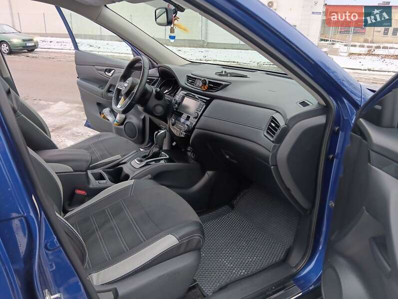 Внедорожник / Кроссовер Nissan Rogue 2017 в Каменец-Подольском