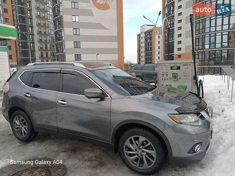 Внедорожник / Кроссовер Nissan Rogue 2016 в Ивано-Франковске