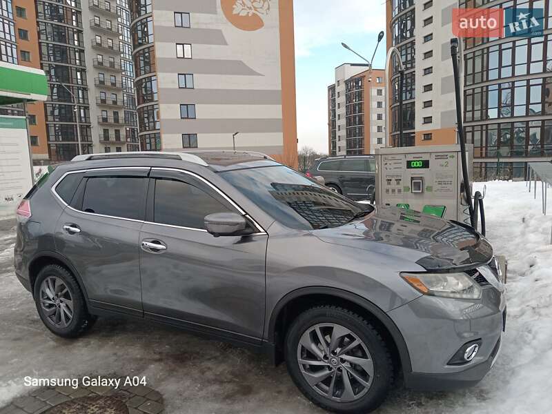 Внедорожник / Кроссовер Nissan Rogue 2016 в Ивано-Франковске