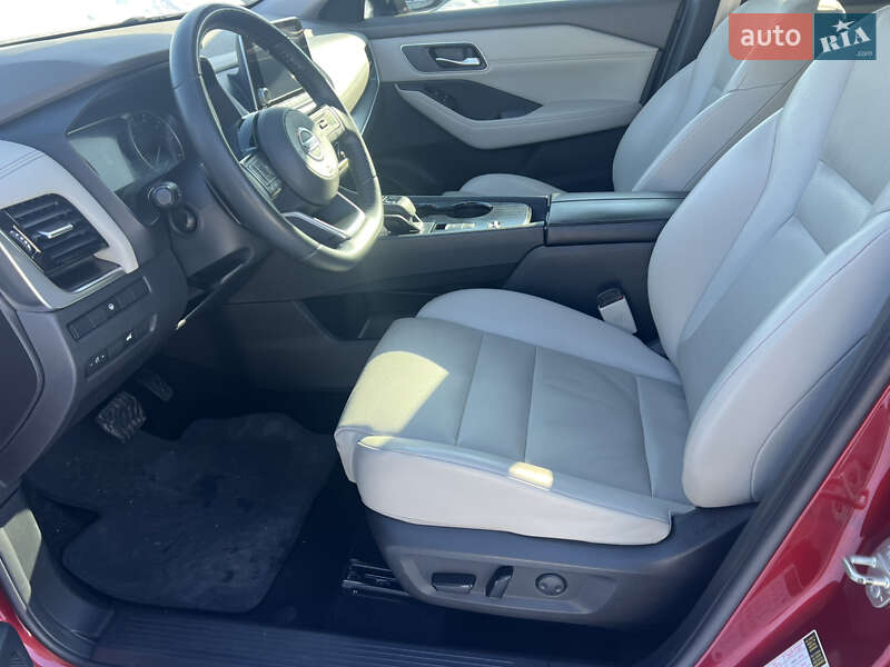 Внедорожник / Кроссовер Nissan Rogue 2021 в Ровно