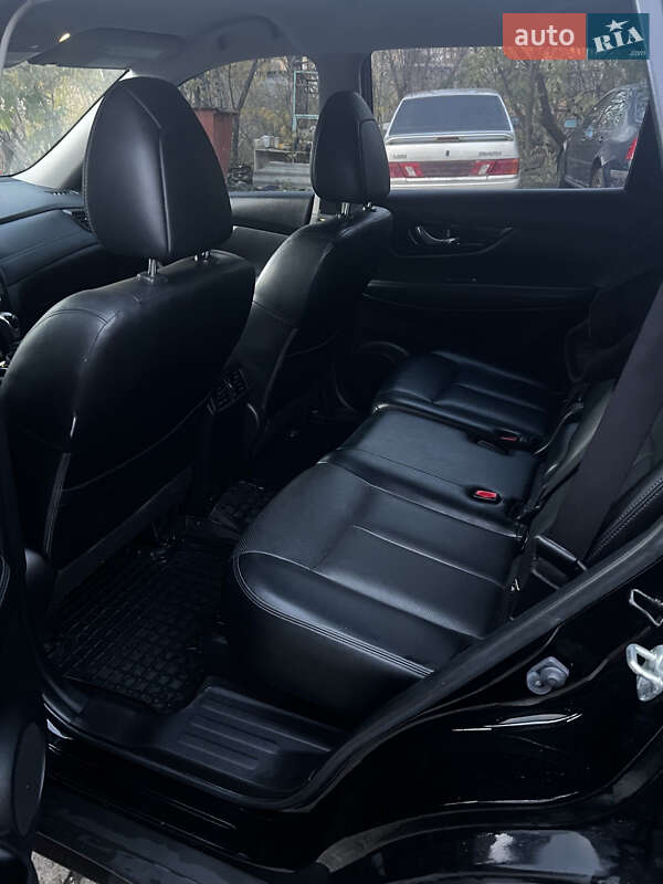 Внедорожник / Кроссовер Nissan Rogue 2017 в Харькове