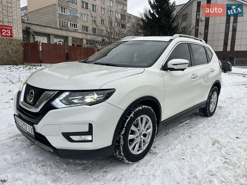 Внедорожник / Кроссовер Nissan Rogue 2016 в Виннице