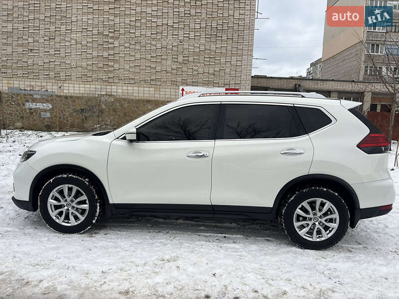 Внедорожник / Кроссовер Nissan Rogue 2016 в Виннице