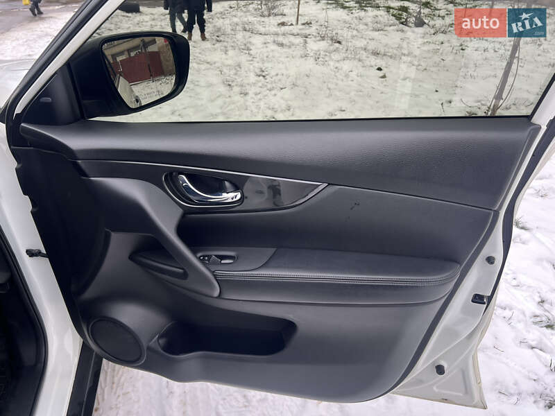 Внедорожник / Кроссовер Nissan Rogue 2016 в Виннице