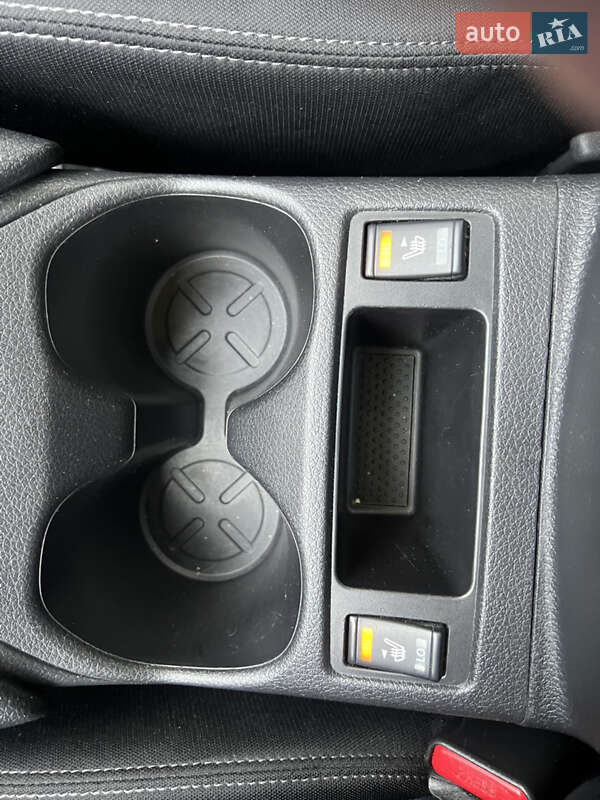 Внедорожник / Кроссовер Nissan Rogue 2016 в Виннице