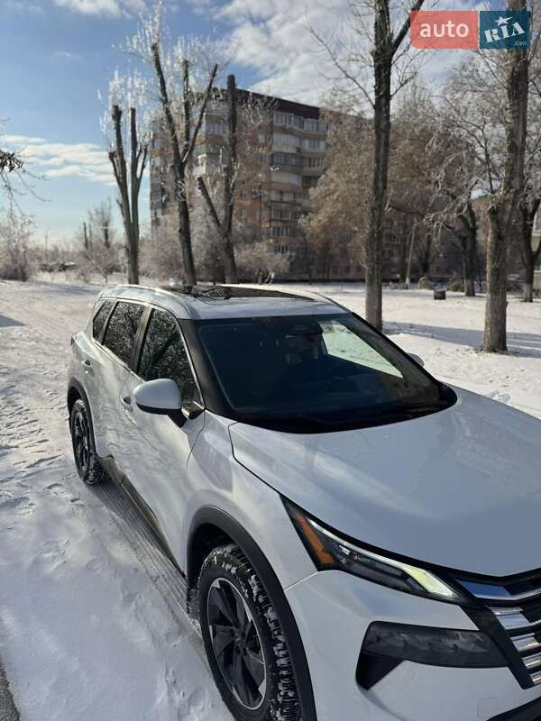 Внедорожник / Кроссовер Nissan Rogue 2024 в Кривом Роге
