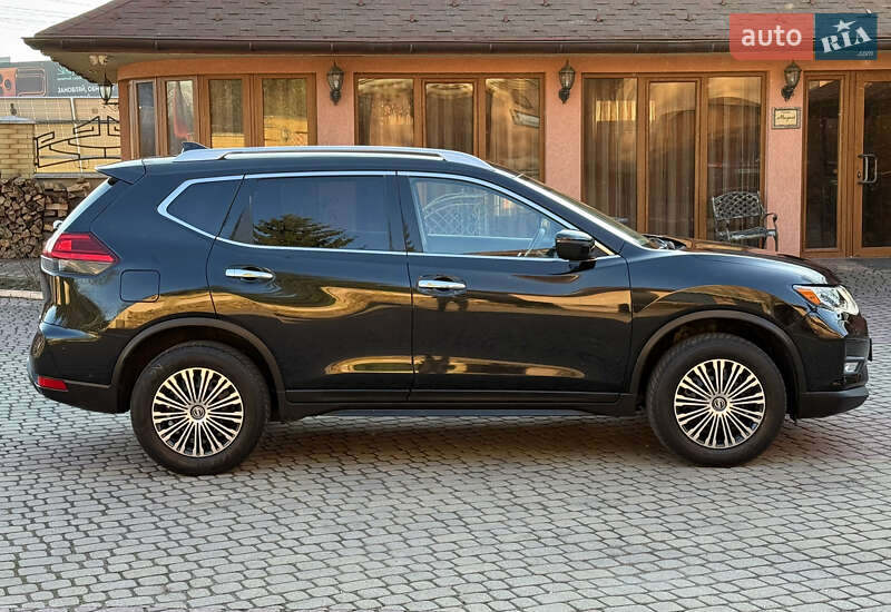 Внедорожник / Кроссовер Nissan Rogue 2018 в Мукачево