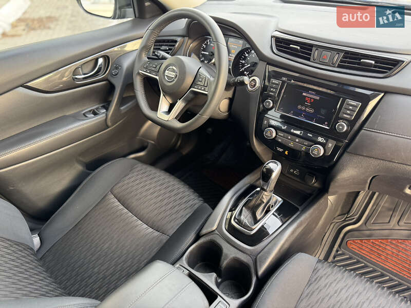 Внедорожник / Кроссовер Nissan Rogue 2017 в Днепре