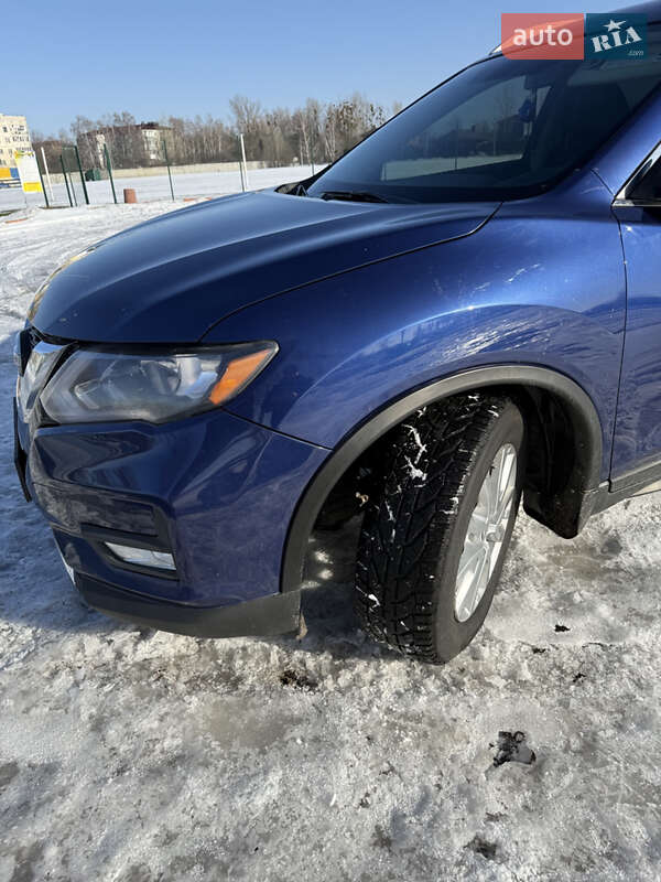 Внедорожник / Кроссовер Nissan Rogue 2017 в Калиновке