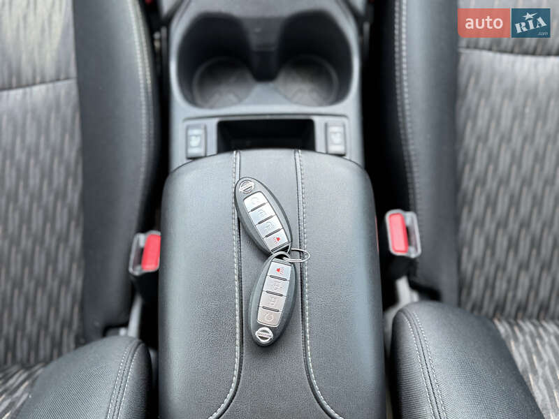 Внедорожник / Кроссовер Nissan Rogue 2017 в Киеве