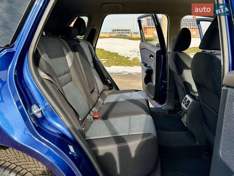 Внедорожник / Кроссовер Nissan Rogue 2021 в Киеве