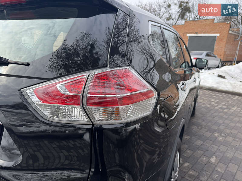 Позашляховик / Кросовер Nissan Rogue 2015 в Лубнах