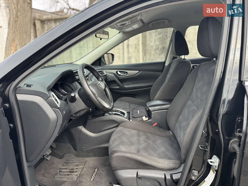 Позашляховик / Кросовер Nissan Rogue 2015 в Лубнах