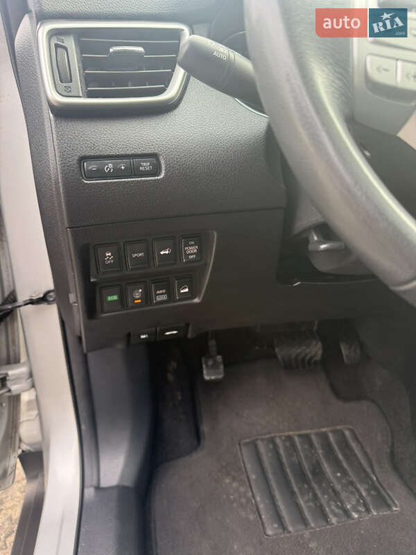 Внедорожник / Кроссовер Nissan Rogue 2015 в Николаеве