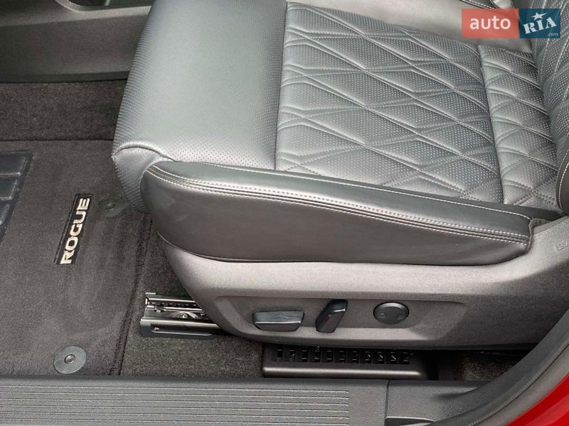 Внедорожник / Кроссовер Nissan Rogue 2023 в Дрогобыче