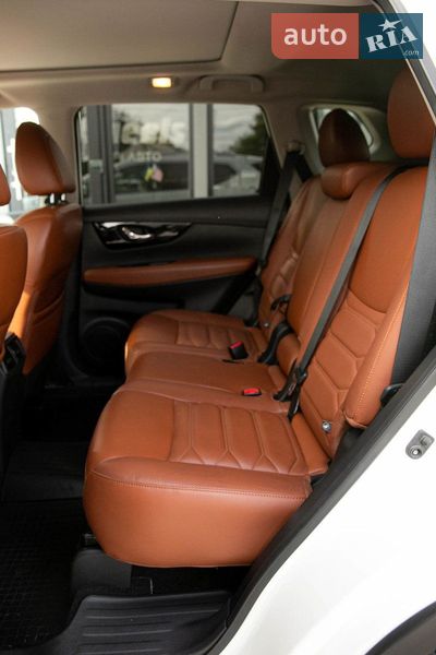 Внедорожник / Кроссовер Nissan Rogue 2019 в Черновцах