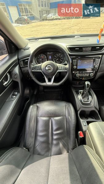 Внедорожник / Кроссовер Nissan Rogue 2017 в Кропивницком