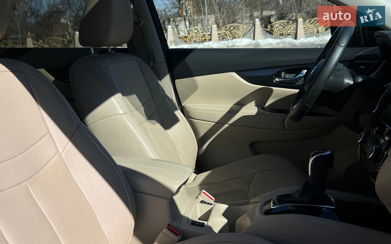 Внедорожник / Кроссовер Nissan Rogue 2018 в Львове