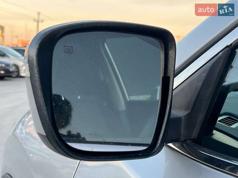 Позашляховик / Кросовер Nissan Rogue 2018 в Львові