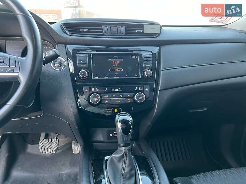 Позашляховик / Кросовер Nissan Rogue 2018 в Львові