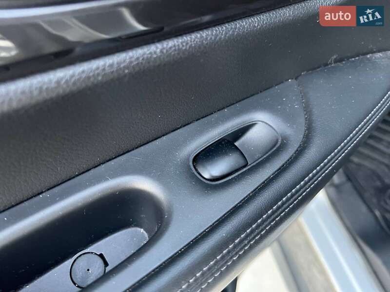 Позашляховик / Кросовер Nissan Rogue 2018 в Львові