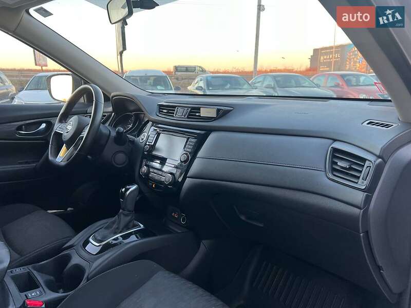 Позашляховик / Кросовер Nissan Rogue 2018 в Львові