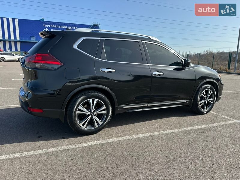 Внедорожник / Кроссовер Nissan Rogue 2017 в Ровно
