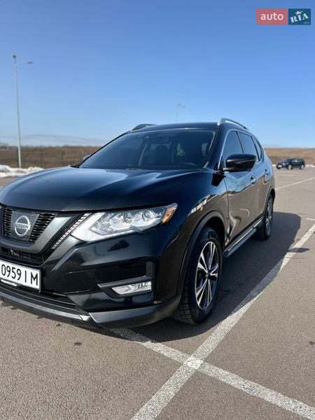 Внедорожник / Кроссовер Nissan Rogue 2017 в Ровно