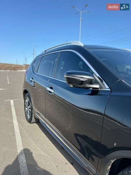 Внедорожник / Кроссовер Nissan Rogue 2017 в Ровно