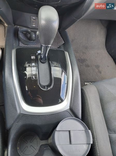Внедорожник / Кроссовер Nissan Rogue 2015 в Киеве