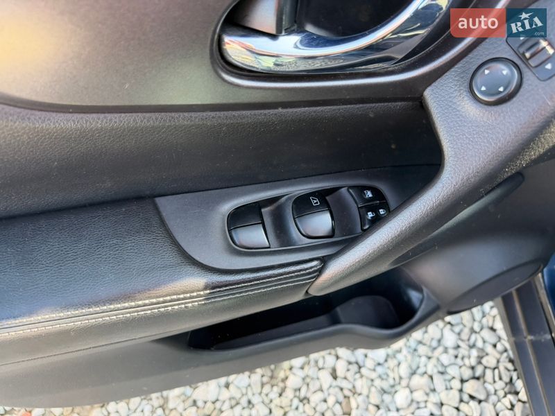 Внедорожник / Кроссовер Nissan Rogue 2016 в Ивано-Франковске