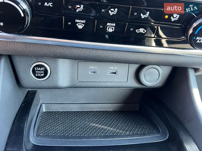 Внедорожник / Кроссовер Nissan Rogue 2023 в Житомире